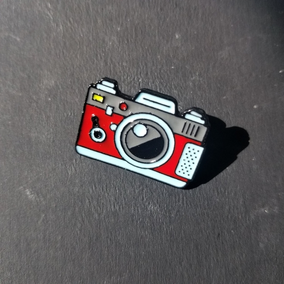 🆕️5/$28 🌼 Camera Enamel Pin - Picture 5 of 5